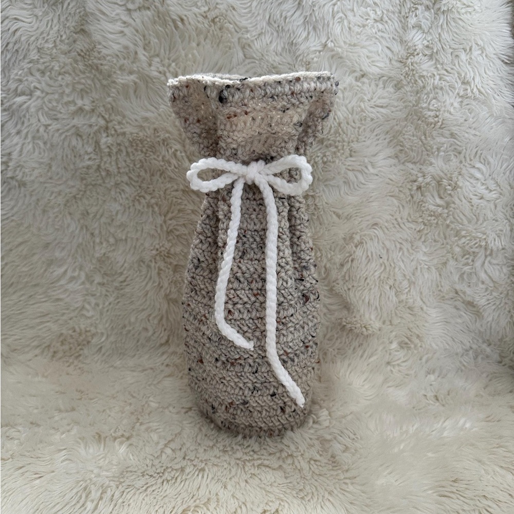 Crochet Wine Bag | Drink Bag | Handmade | Yarn Tie | Beige & Tweed Speckle